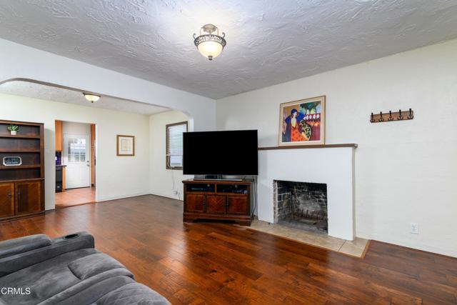 226 El Medio Street, Ventura CA: https://media.crmls.org/mediaz/28445ed2-0322-4f80-a495-f26f766e2f1e.jpg