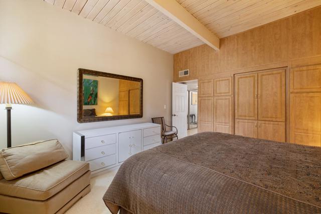 968 N Fairview Circle, Palm Springs CA: https://media.crmls.org/mediaz/2844622c-cd93-49a4-ae2a-c7e7ecfd1050.jpg