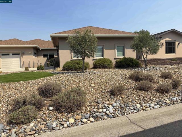 121 Blue Oak Ct, Copperopolis CA: https://media.crmls.org/mediaz/2844d392-f20e-461f-913a-9df63bd878e4.jpg