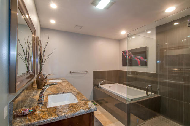 12 Whittier Court, Rancho Mirage CA: https://media.crmls.org/mediaz/28450df1-2805-4bd6-aa14-2752db4818a8.jpg