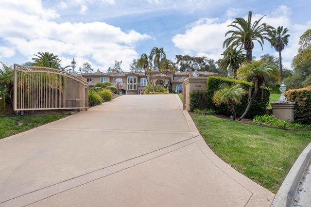 13645 Paseo De La Huerta, Poway CA: https://media.crmls.org/mediaz/28450ec2-d66a-4251-a32e-7172952cbc5b.jpg