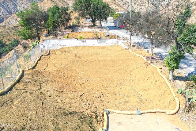 3017 Zane Grey Terrace, Altadena CA: https://media.crmls.org/mediaz/2845b9e1-675b-434f-b438-4f3d729077e8.jpg