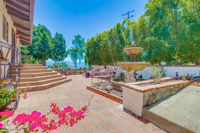 255 Highline Trl, El Cajon CA: https://media.crmls.org/mediaz/2845de2b-73fb-4db8-be60-4585f28e9eca.jpg