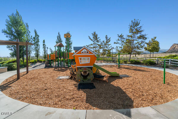 490 Jubilee Place, Santa Paula CA: https://media.crmls.org/mediaz/28460803-1682-4fae-8987-93d78b8542d7.jpg