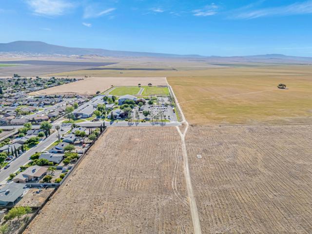 101 Amador Street, Avenal CA: https://media.crmls.org/mediaz/2846ea62-eb98-4438-966c-734e0ff5878d.jpg