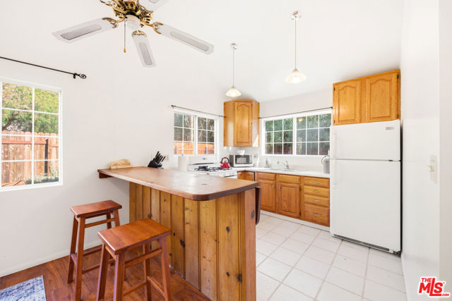 1675 Happy Trail, Topanga CA: https://media.crmls.org/mediaz/284701de-2031-42ee-aca9-883d0df060ca.jpg