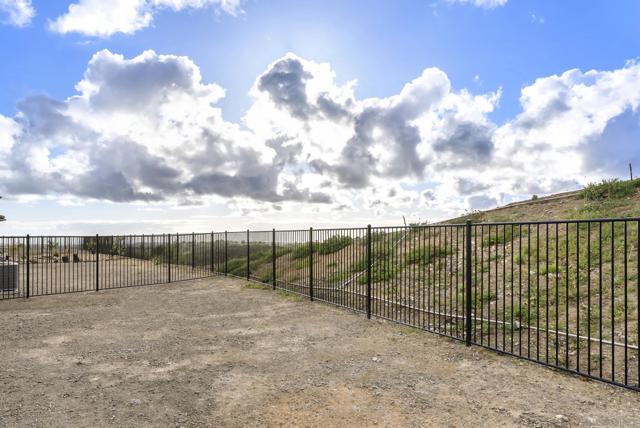 1238 Topanga Dr, San Marcos CA: https://media.crmls.org/mediaz/2847514a-045e-46ec-9b4c-dc33da96ce30.jpg