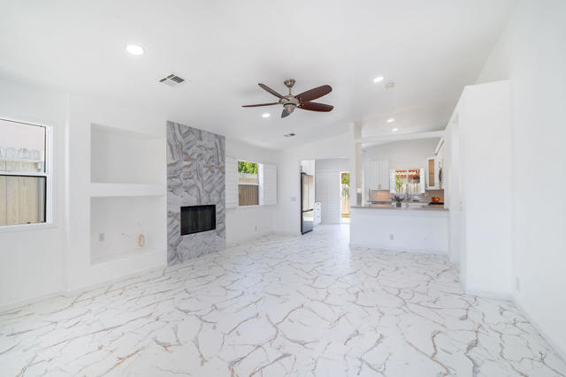 53045 Avenida Obregon, La Quinta CA: https://media.crmls.org/mediaz/284769d2-804f-4759-bd20-f515c2d7e212.jpg