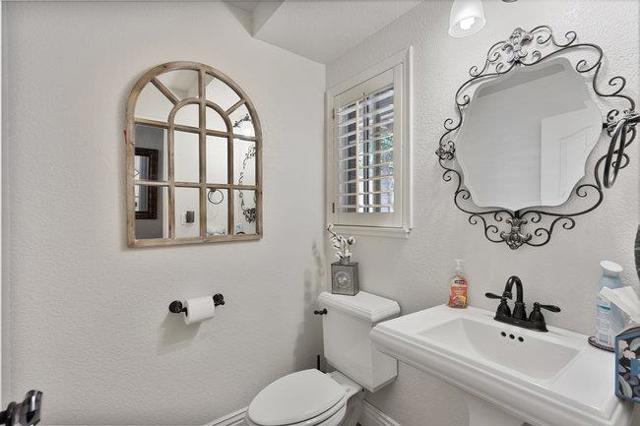 120 Tierra Del Sol, Hollister CA: https://media.crmls.org/mediaz/28477235-f338-4b7f-95b4-374ecf361794.jpg