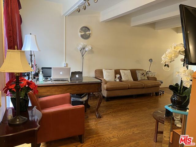 4575 Inglewood Boulevard, Culver City CA: https://media.crmls.org/mediaz/2847adef-98b3-4eb5-bf86-608ba6661460.jpg
