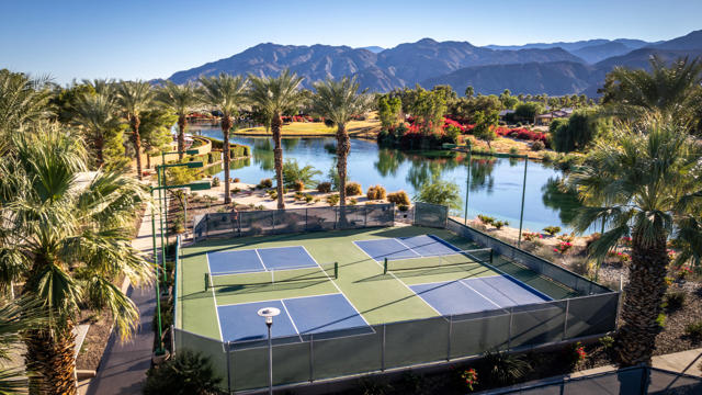 81139 Laguna Court, La Quinta CA: https://media.crmls.org/mediaz/28483e65-b8cf-4c19-848a-6c38d86ab6cc.jpg
