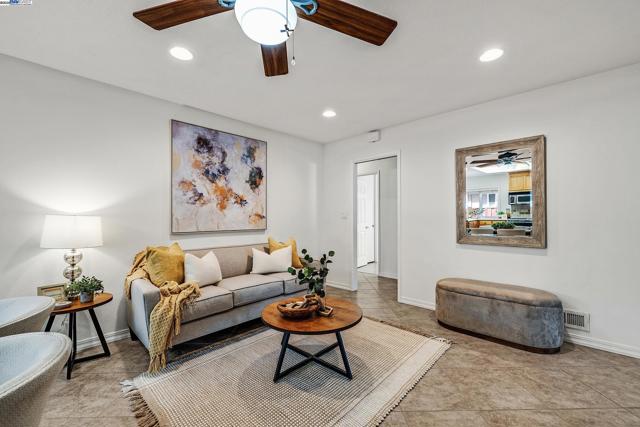 5135 Charlotte Way, Livermore CA: https://media.crmls.org/mediaz/28485294-b5af-461c-8548-3a862b87ddaf.jpg