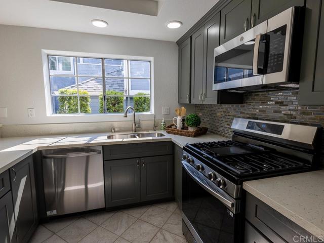 Detail Gallery Image 2 of 34 For 9989 Maya Linda Rd #64,  San Diego,  CA 92126 - 2 Beds | 2 Baths