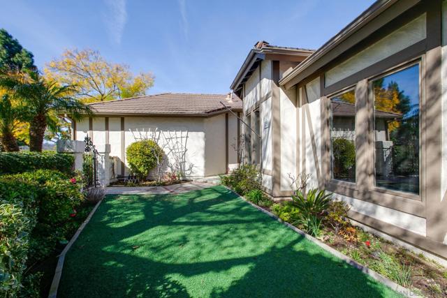 14231 Fox Run Row, San Diego CA: https://media.crmls.org/mediaz/28498878-580f-4b20-8aec-a70d2a1300f9.jpg