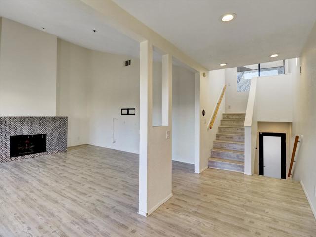 426 Village W Square, Palm Springs CA: https://media.crmls.org/mediaz/2849e267-0309-4e7f-9b09-42f7a0484c42.jpg