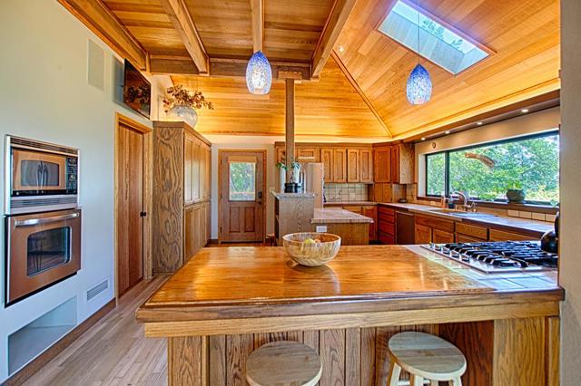 18467 Las Cumbres Road, Los Gatos CA: https://media.crmls.org/mediaz/284a31f8-b05b-43f5-8089-0d606dc373f6.jpg