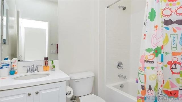 Detail Gallery Image 13 of 21 For 16160 Veridian Cir, San Diego,  CA 92127 - 4 Beds | 3/1 Baths