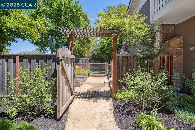 1245 Rimer Dr, Moraga CA: https://media.crmls.org/mediaz/284ab1f9-621b-4714-a2f3-1604aa280017.jpg