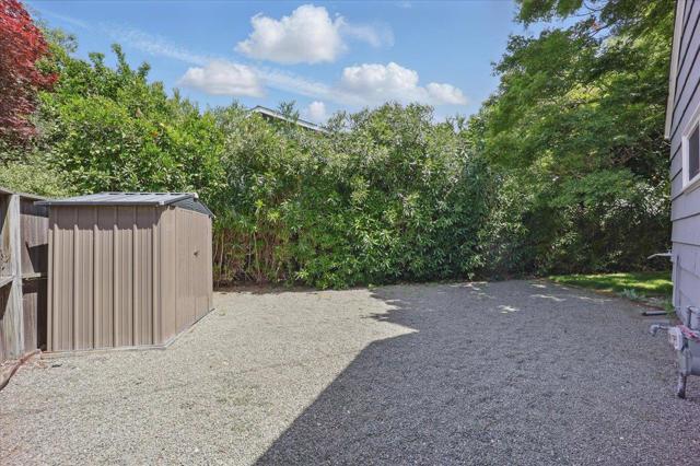 1633 Dallas Court, Los Altos CA: https://media.crmls.org/mediaz/284aceee-fded-4a58-b119-da41c0273fbf.jpg