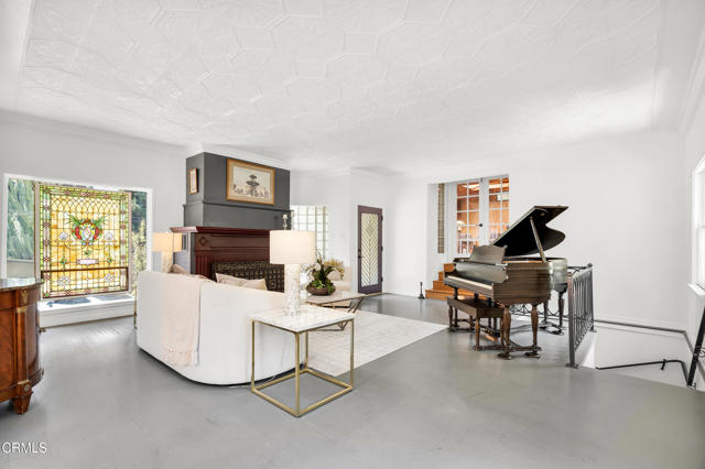 600 Woodland Drive, Sierra Madre CA: https://media.crmls.org/mediaz/284aee69-12c2-4caa-8724-aa4b7cdee1b0.jpg