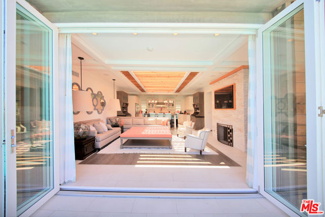 3054 Elvido Drive, Los Angeles CA: https://media.crmls.org/mediaz/284b53a3-7c21-4c62-b974-9ac85d97b72b.jpg