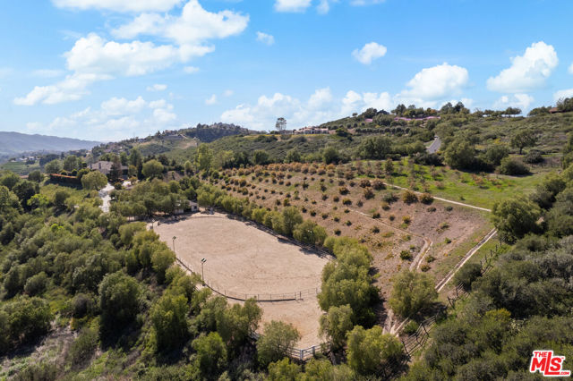 13418 Nightsky Drive, Camarillo CA: https://media.crmls.org/mediaz/284c386b-f1d1-4b60-8286-650f77783f5f.jpg