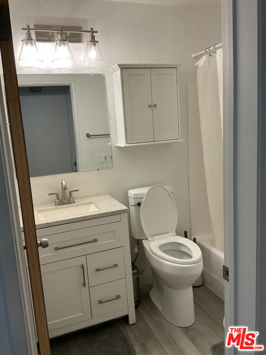 14179 Long View Drive, Fontana CA: https://media.crmls.org/mediaz/284d46c4-f0ad-45cb-b20b-b62e840cb620.jpg
