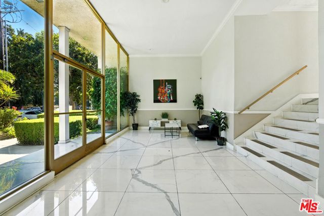 12955 Riverside Drive, Sherman Oaks CA: https://media.crmls.org/mediaz/284d4e3a-ec76-405a-a239-592da185d4a6.jpg