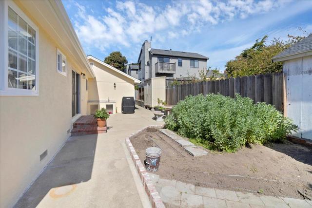 670 Van Buren Circle, Monterey CA: https://media.crmls.org/mediaz/284d947a-1793-4d28-9580-50a9cb2216a1.jpg