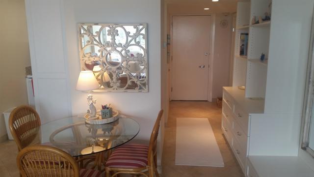 1720 Avenida Del Mundo, Coronado CA: https://media.crmls.org/mediaz/284d9741-95aa-44d6-8aec-ad82e96042a2.jpg