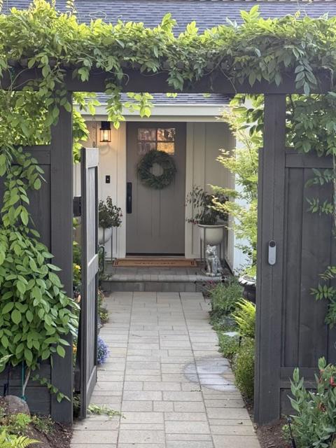 15415 Winchester Boulevard, Monte Sereno CA: https://media.crmls.org/mediaz/284dc718-878c-4dec-bb7c-d52e1d7c330f.jpg