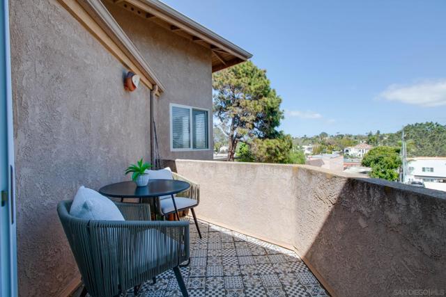 137 Jupiter Street, Encinitas CA: https://media.crmls.org/mediaz/284e4ec4-9954-467e-9815-24155c41555f.jpg