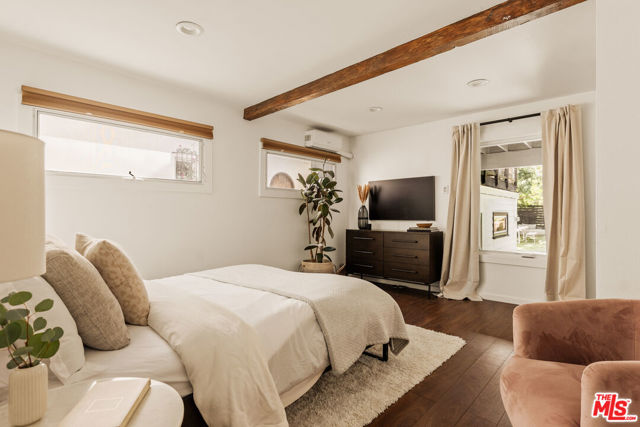 8556 Ridpath Drive, Los Angeles CA: https://media.crmls.org/mediaz/284e5921-4e0f-48b9-83d0-f3a2df4c3196.jpg