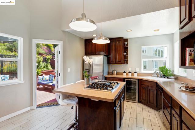 10353 Royal Oak Rd, Oakland CA: https://media.crmls.org/mediaz/284ea92b-e785-4398-b20e-f6ecaf37470a.jpg