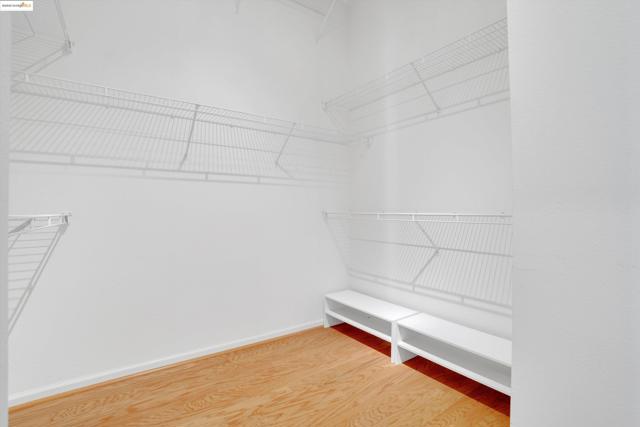 540 Central Park Pl, Brentwood CA: https://media.crmls.org/mediaz/284ec035-9dfb-4141-9ff4-6be0013e88d7.jpg