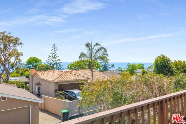 11 S Callecita, Laguna Beach CA: https://media.crmls.org/mediaz/284ec1d5-c83c-4056-b9e5-2f27645c1718.jpg
