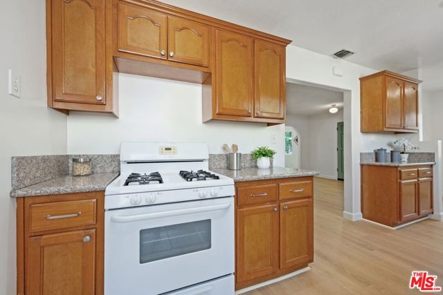 3588 Helms Avenue, Culver City CA: https://media.crmls.org/mediaz/284ed013-7b19-4d5e-bb6e-5fc89f6548ee.jpg