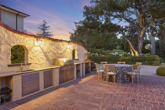 2307 Easton Drive, Burlingame CA: https://media.crmls.org/mediaz/284f335e-a8ca-47b9-93bc-e4f0df77b88a.jpg