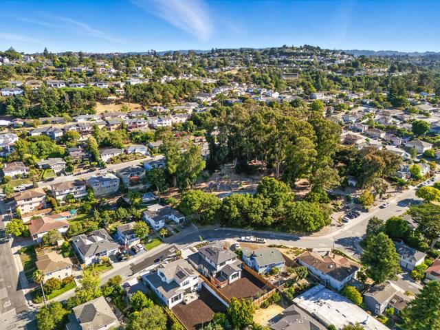 312 W 39th Avenue, San Mateo CA: https://media.crmls.org/mediaz/284f6c90-c529-49f2-8e8f-6d11784cf583.jpg