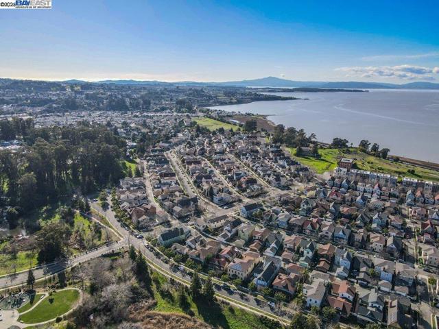 1166 Taraya Terrace, Hercules CA: https://media.crmls.org/mediaz/28504c9e-8713-4b6f-b8d9-211523ea3545.jpg