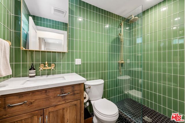 555 N Irving Boulevard, Los Angeles CA: https://media.crmls.org/mediaz/2850cb1f-6c03-4d05-931a-751be2bd1393.jpg