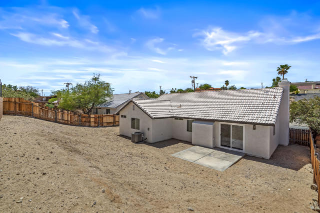 67618 Loma Vista Road, Desert Hot Springs CA: https://media.crmls.org/mediaz/2850f517-cf4c-4499-8cd4-b339d6369e36.jpg