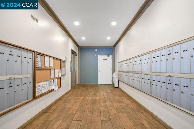 490 N Civic Drive, Walnut Creek CA: https://media.crmls.org/mediaz/28512e8c-180e-4979-b3bc-6e8b51243bd8.jpg
