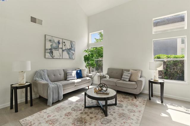 33243 Sunriver Cmn, Fremont CA: https://media.crmls.org/mediaz/2851ba1d-5515-4a51-ba31-2fc690edc4e3.jpg
