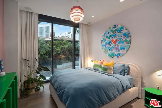 8420 W Sunset Boulevard, West Hollywood CA: https://media.crmls.org/mediaz/2851c649-b702-4627-89ca-eba365d73bb9.jpg