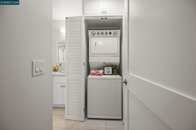 2000 Golden Rain Road, Walnut Creek CA: https://media.crmls.org/mediaz/2851cc11-c7cf-4cd2-ace9-baaeb87bf42d.jpg