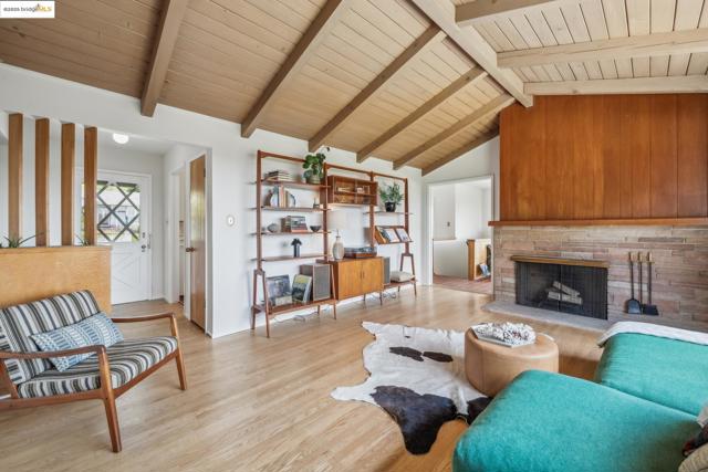 8499 Aster Ave, Oakland CA: https://media.crmls.org/mediaz/2851d87d-cd16-454c-a155-71b64233d1ce.jpg