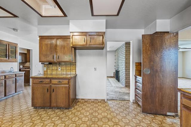 307 Mansfield Road, Hollister CA: https://media.crmls.org/mediaz/2851f010-b71a-44bb-9464-63f63b08e7fb.jpg