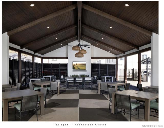 35111 Cooper Pl, Fallbrook CA: https://media.crmls.org/mediaz/285221a9-c884-4000-82d5-8f86ffd59a2a.jpg