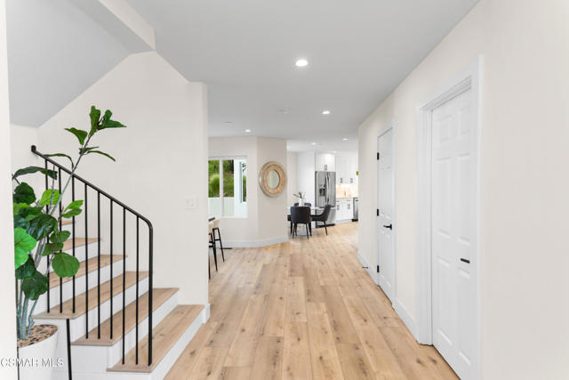 26200 Lockwood Road, Malibu CA: https://media.crmls.org/mediaz/2852258d-634c-4e7f-b634-57c416078fb5.jpg
